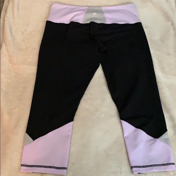 Lululemon crop pants. Sz 6. Great condition. - Picture 2 of 5
